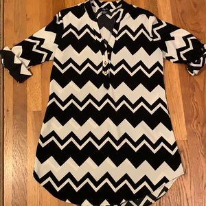 Rue 21 Black and White Tunic